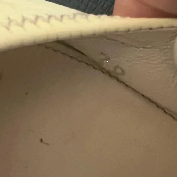 Vintage Prada Sling back Cream Patent Leather shoes… - Picture 15 of 17